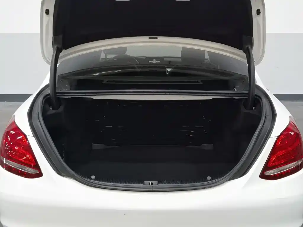 Mercedes-Benz C-Class — миниатюра 16