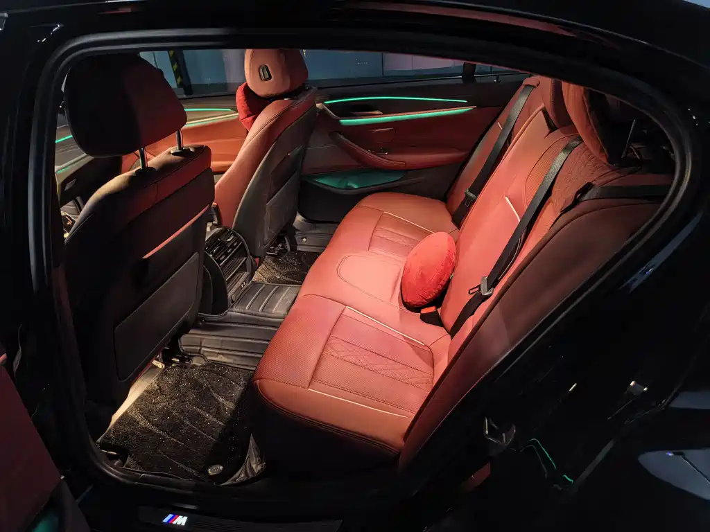 BMW 5 Series — миниатюра 8