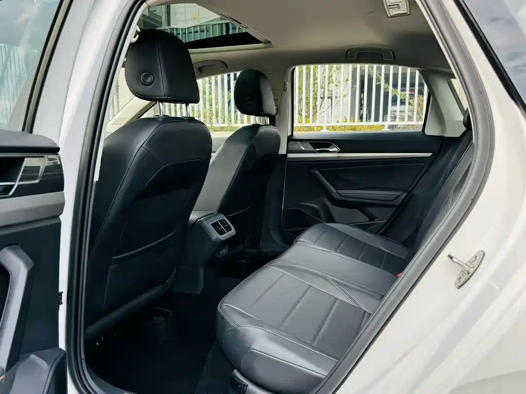 Volkswagen Lavida — миниатюра 6