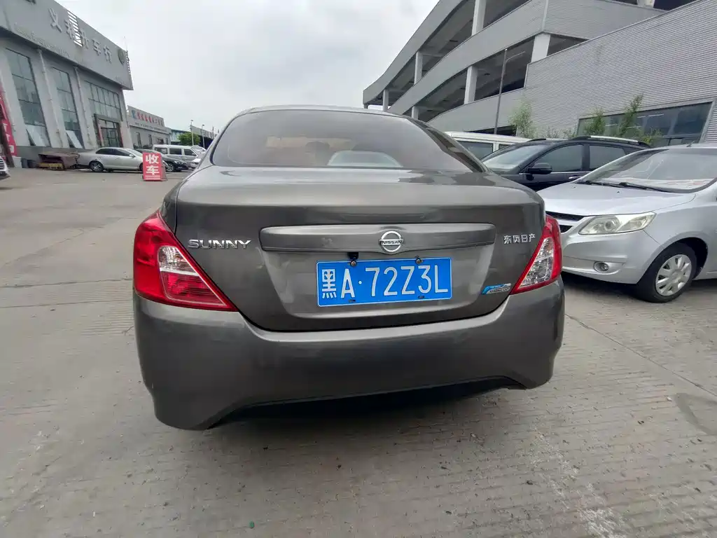 Nissan Sunny — миниатюра 7