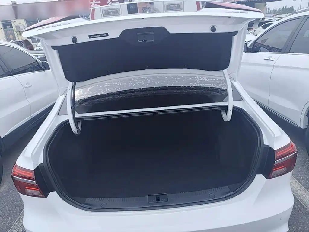 Roewe i6 Classic — миниатюра 19