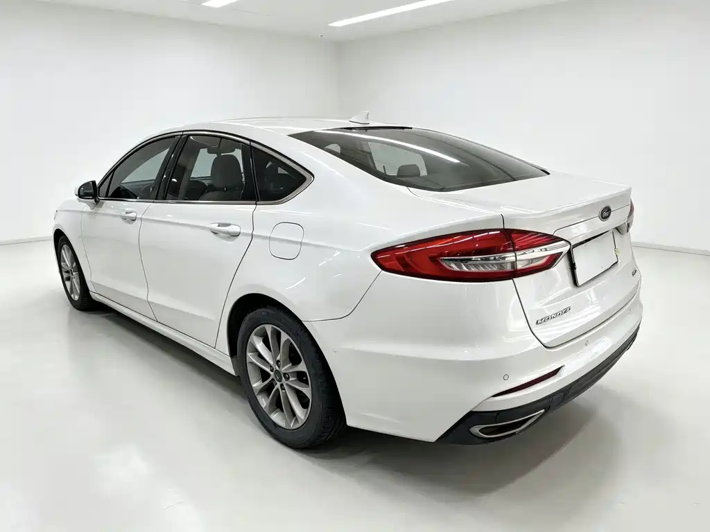 Ford Mondeo — миниатюра 9