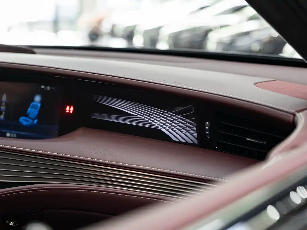 Lexus LS — миниатюра 20