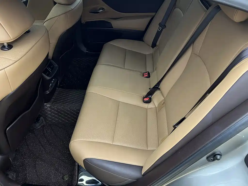 Lexus ES — миниатюра 15