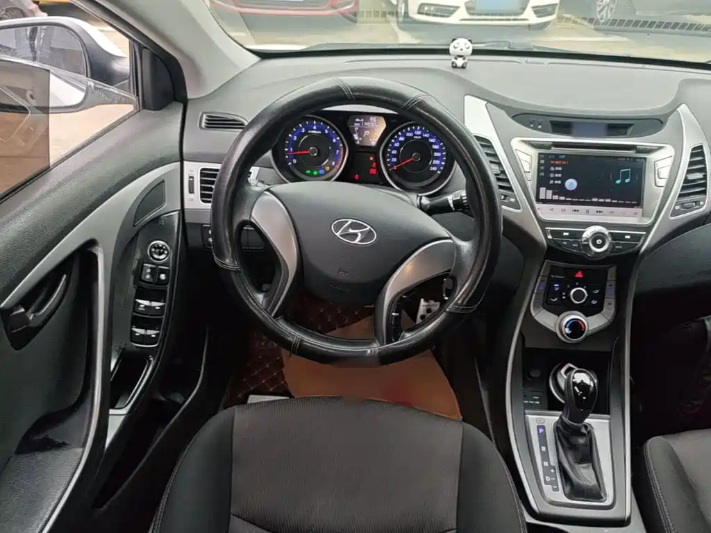 Hyundai Elantra Langdong — миниатюра 11