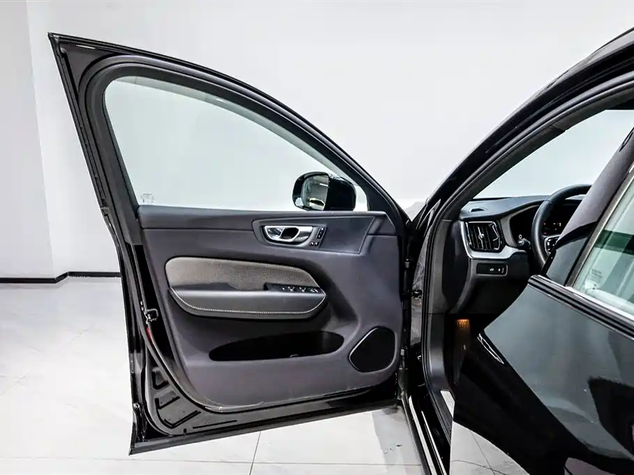 Volvo XC60 2024 T8