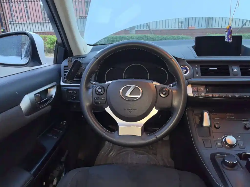 Lexus CT — миниатюра 11