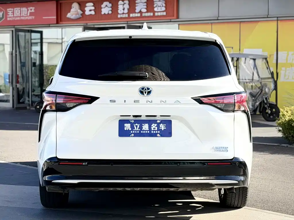 Toyota Sienna — миниатюра 3