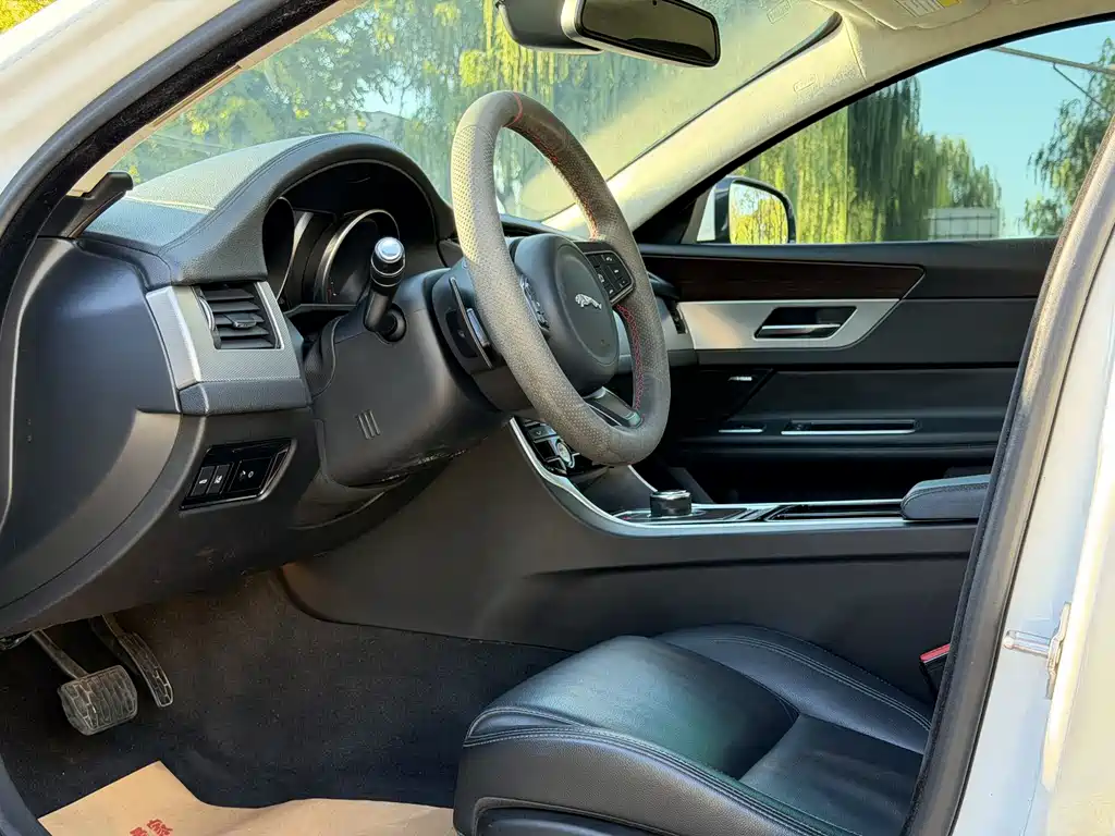Jaguar XFL — миниатюра 16
