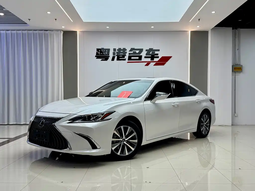 Lexus ES 2021