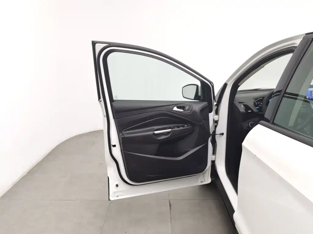 Ford Kuga — миниатюра 8