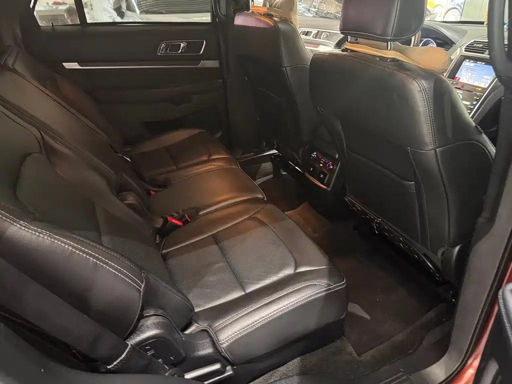 Ford Explorer (Import) — миниатюра 21