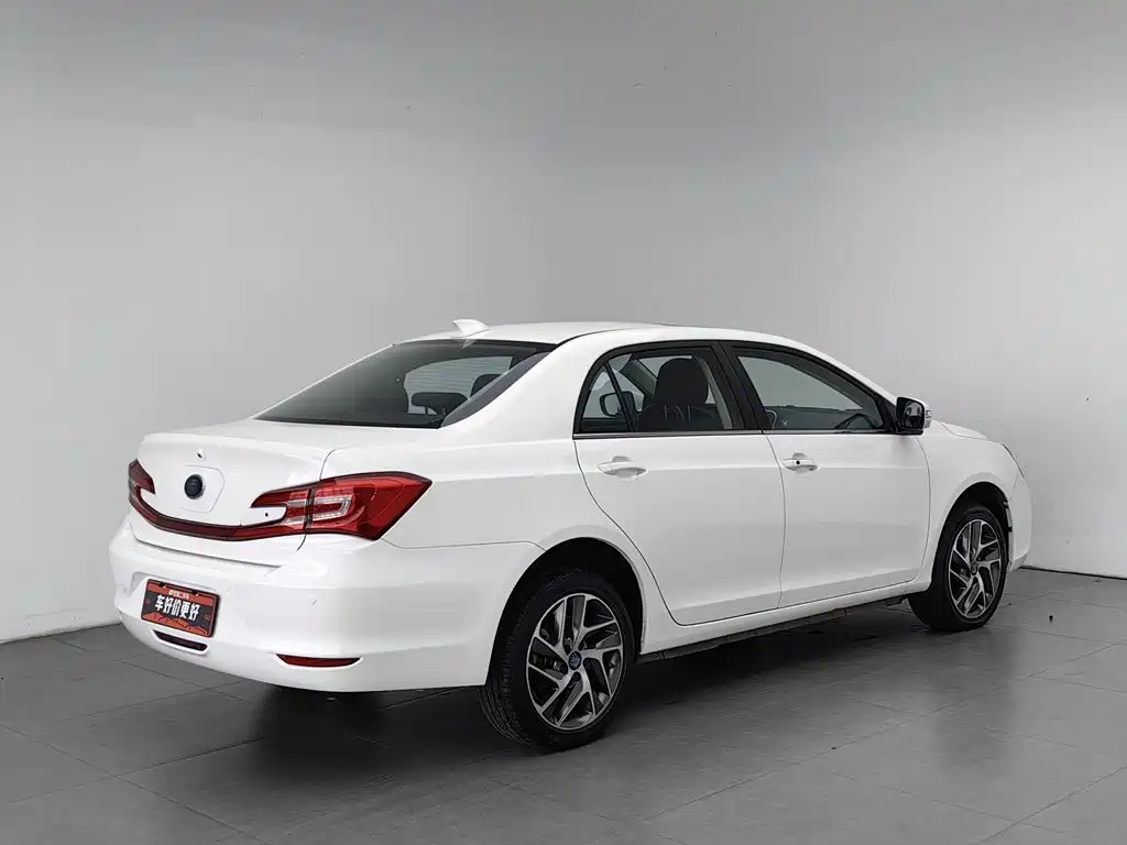 BYD Qin NEV — миниатюра 2
