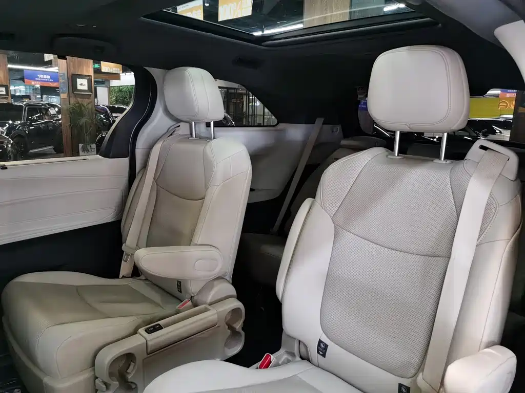Toyota Granvia 2023 2.5L Hybrid Premium PLUS Edition