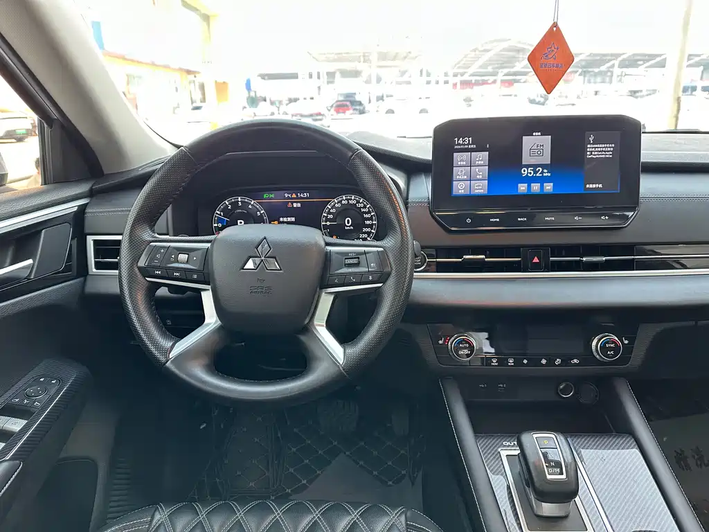 MITSUBISHI OUTLANDER