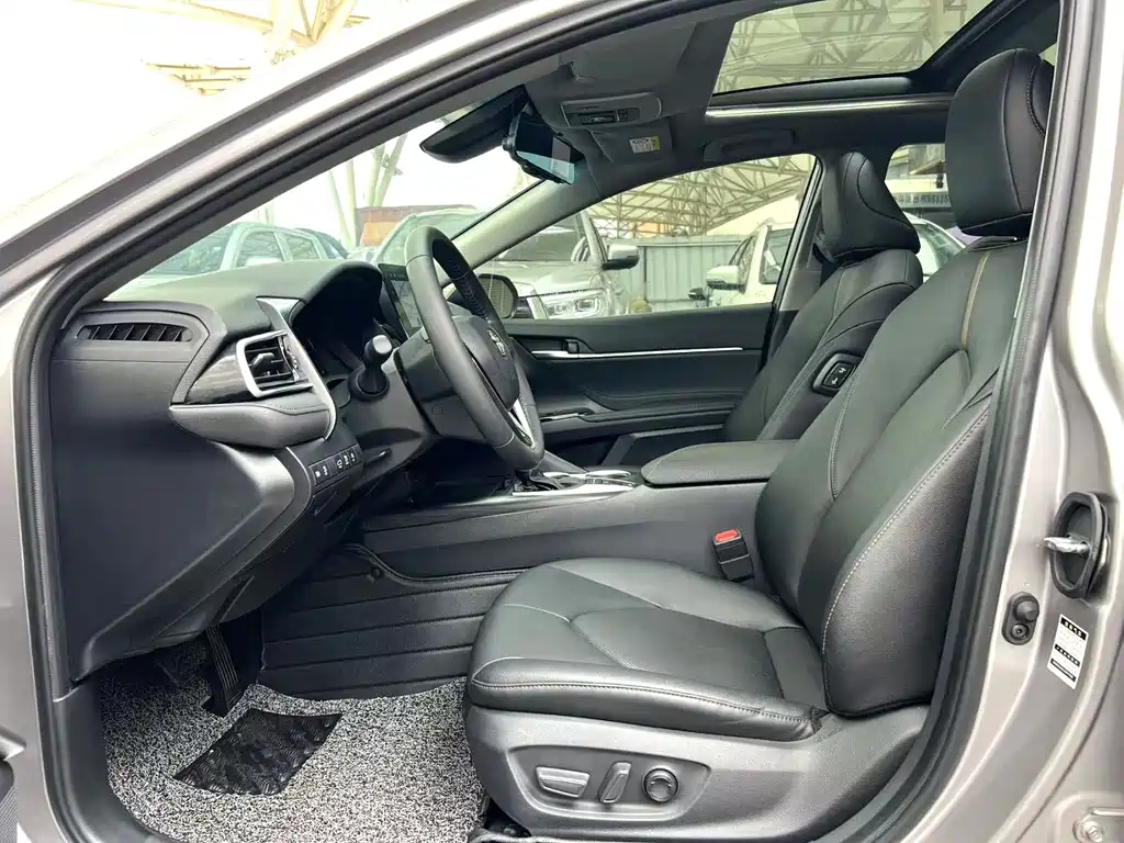Toyota Camry — миниатюра 3