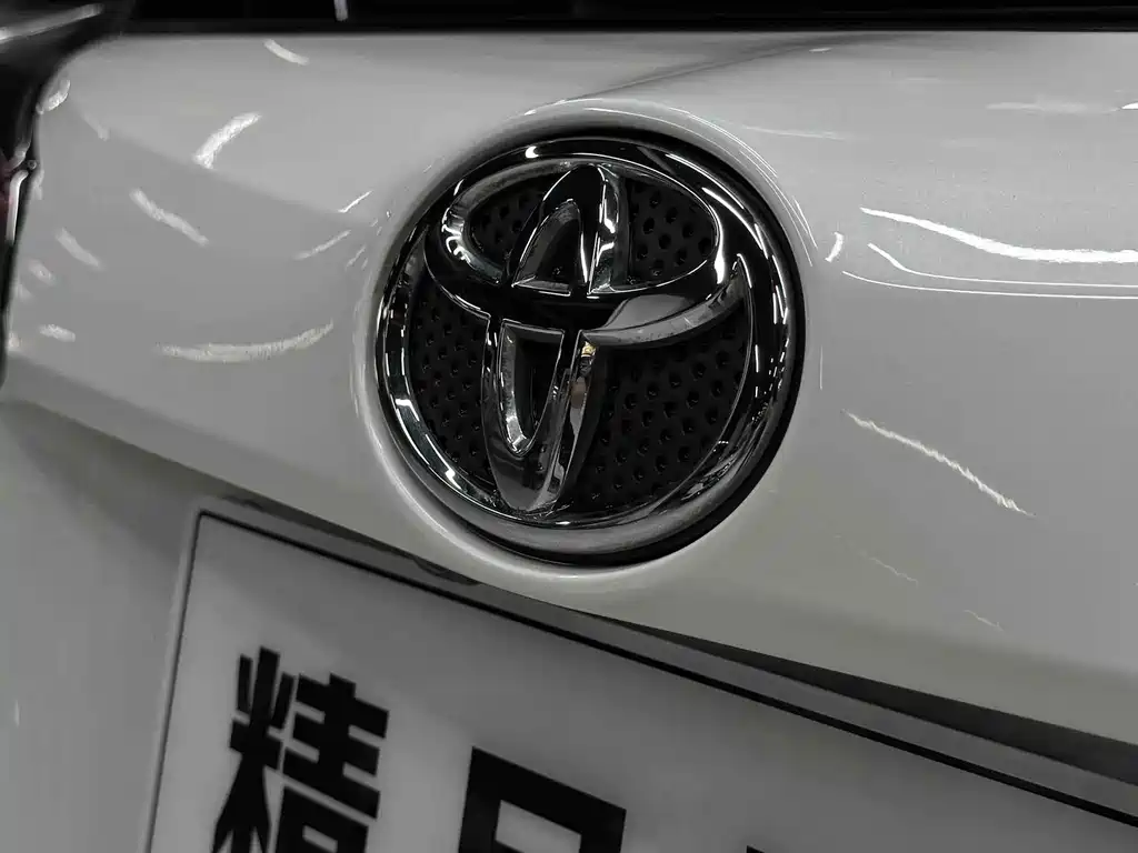 Toyota RAV4 — миниатюра 10
