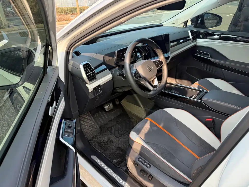 VOLKSWAGEN ID.6 CROZZ