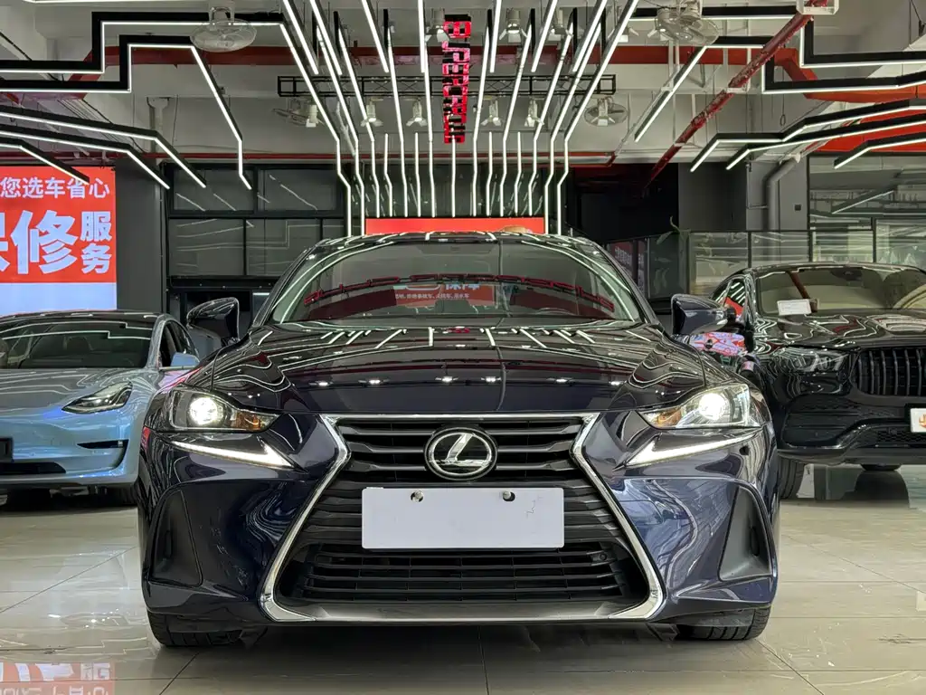 LEXUS IS