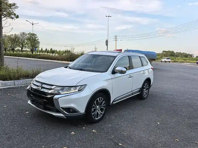 MITSUBISHI OUTLANDER 2017