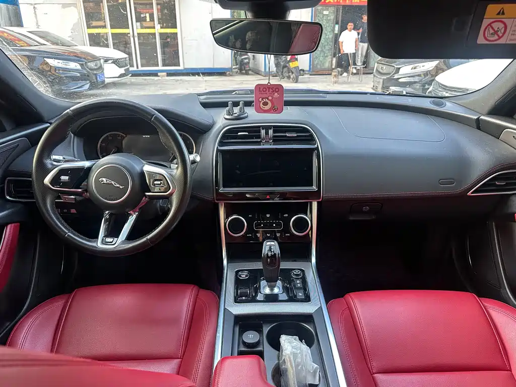 Jaguar XEL — миниатюра 5
