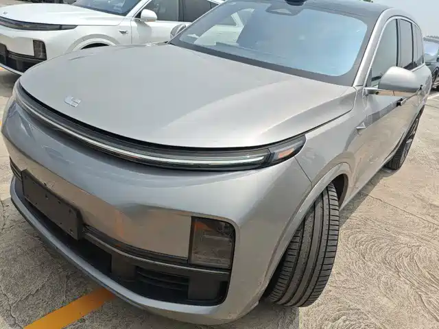 2025 Li Xiang L8