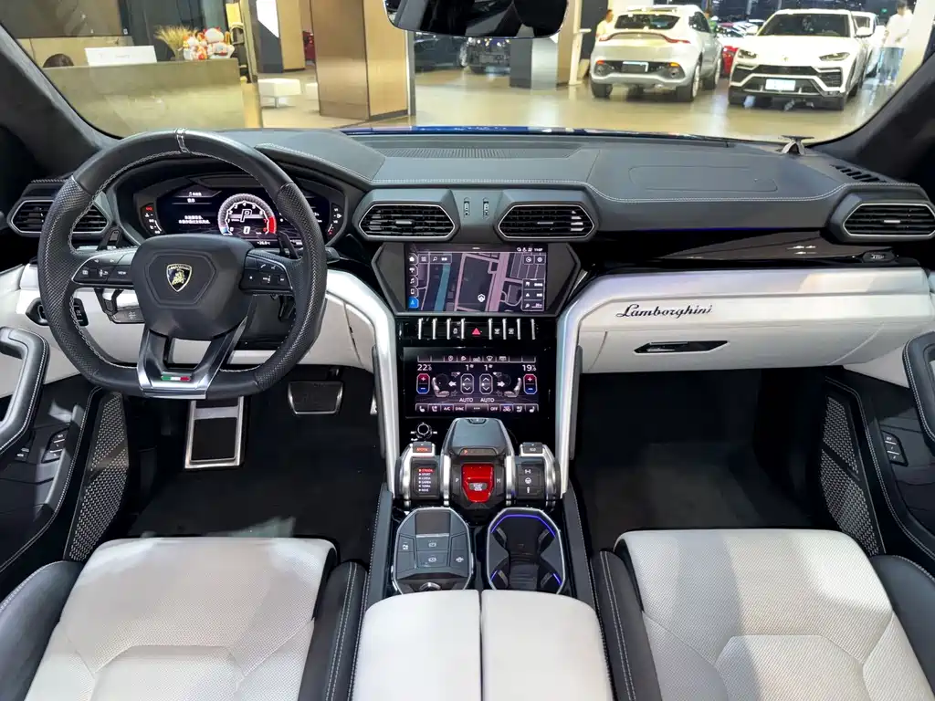 Lamborghini Urus — миниатюра 19