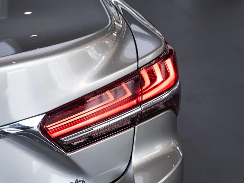 Lexus LS — миниатюра 7