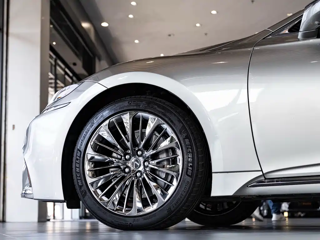 Lexus LS — миниатюра 8