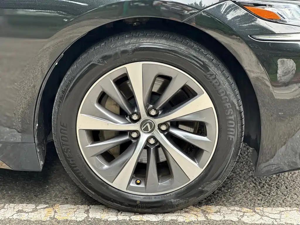 Lexus LS 2018 500h V