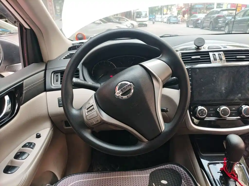 Nissan Tiida — миниатюра 11