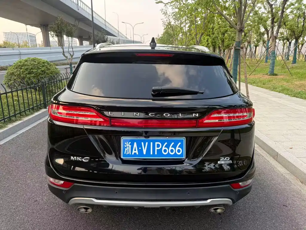 Lincoln MKC — миниатюра 5