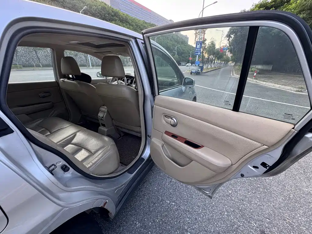 Nissan Tiida — миниатюра 13