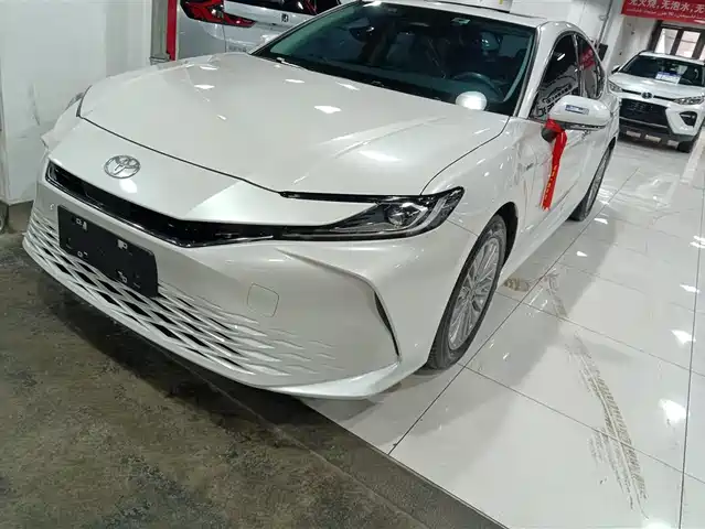 TOYOTA CAMRY 2025