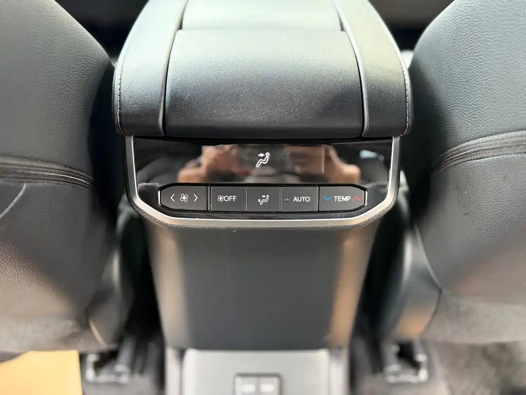 Toyota Crown Kluger — миниатюра 12