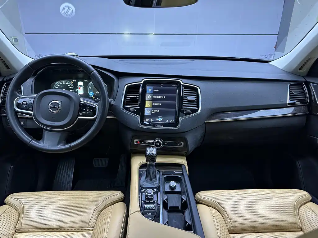 Volvo XC90 2015 T6 5 мест