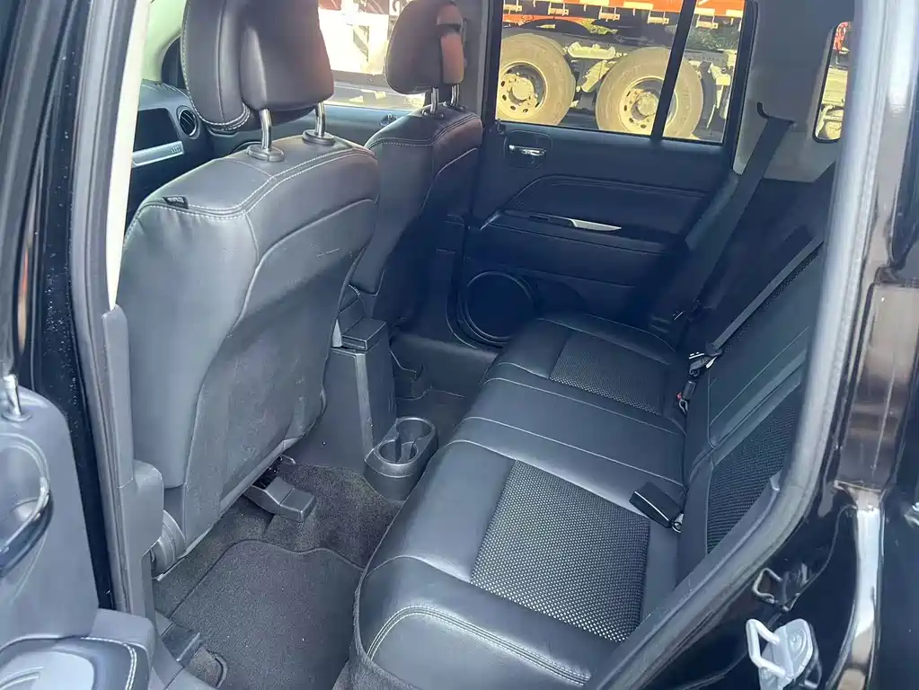 Jeep Compass (Import) — миниатюра 9
