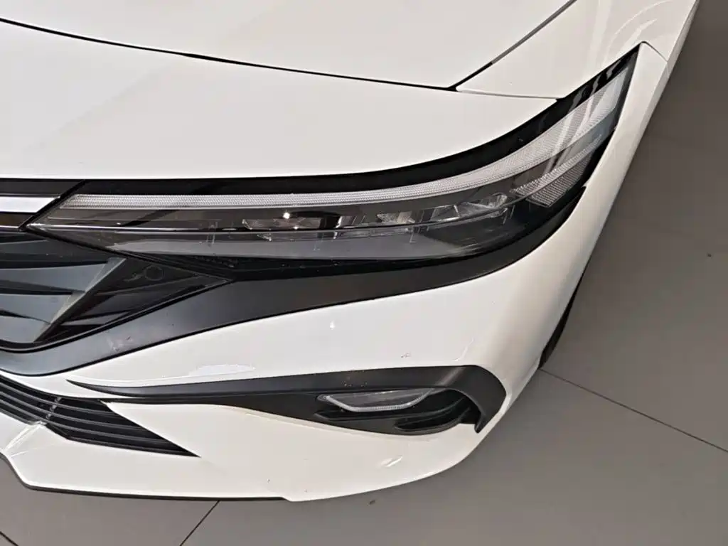 Hyundai Elantra — миниатюра 24
