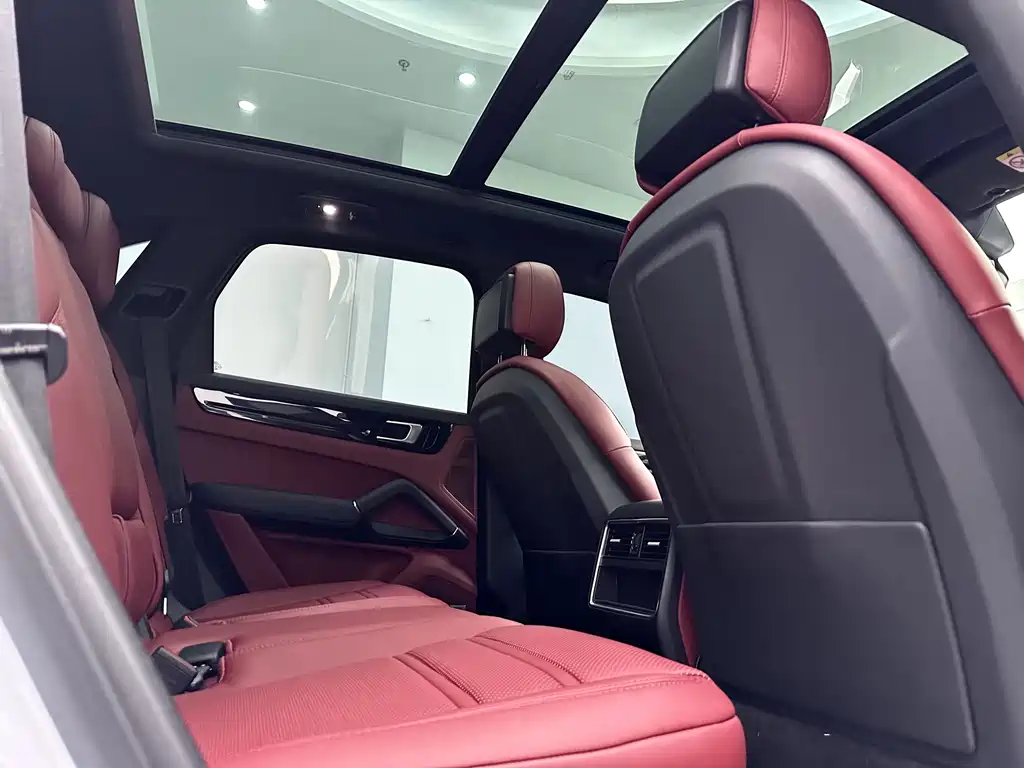Porsche Cayenne — миниатюра 13