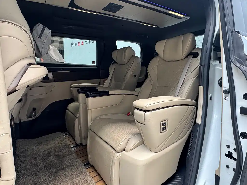 Toyota Alphard — миниатюра 6