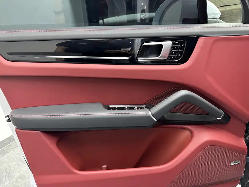 Porsche Cayenne — миниатюра 16