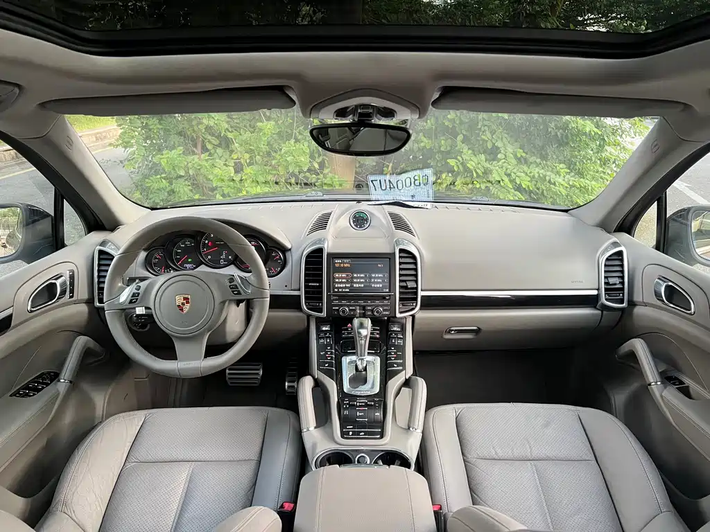 Porsche Cayenne — миниатюра 12