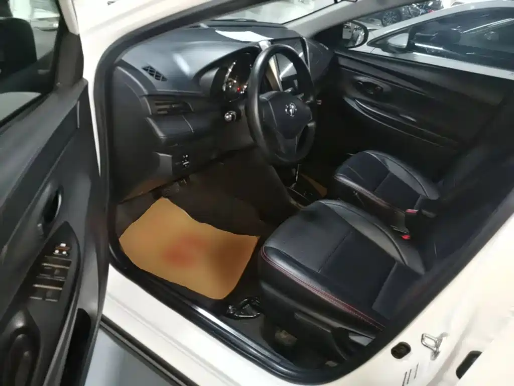 Toyota Yaris L — миниатюра 15