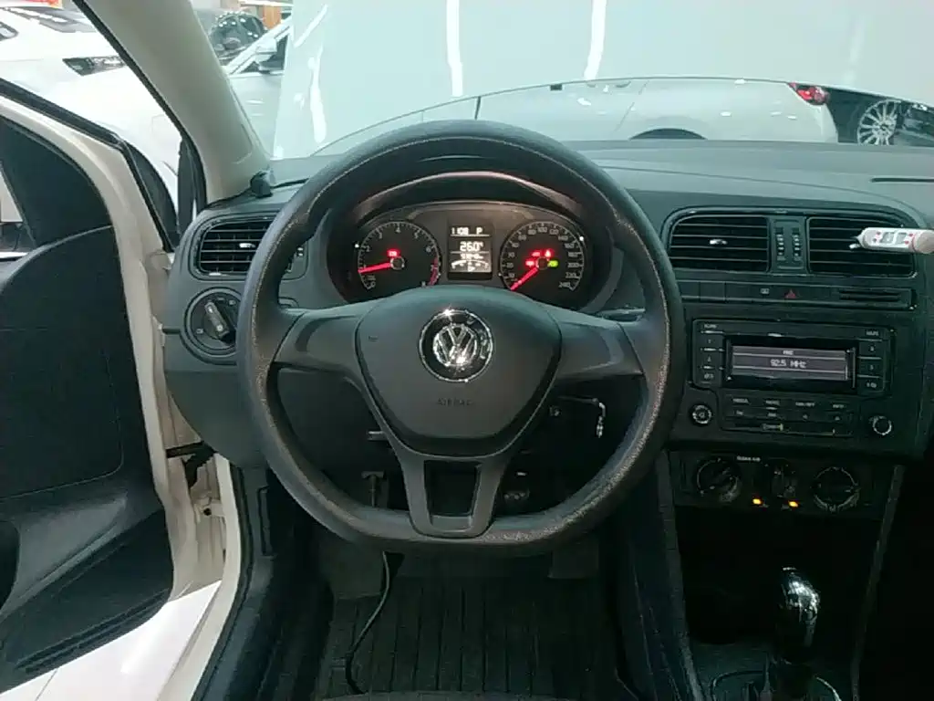 Volkswagen Polo — миниатюра 11