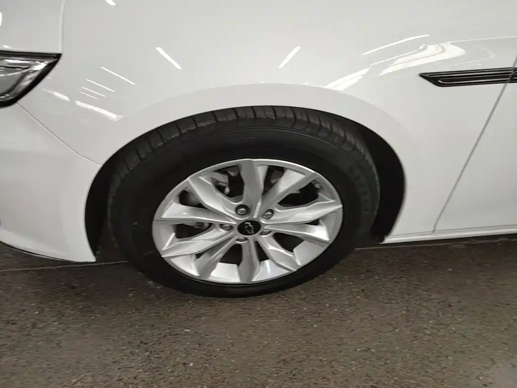 Chevrolet Malibu XL — миниатюра 23