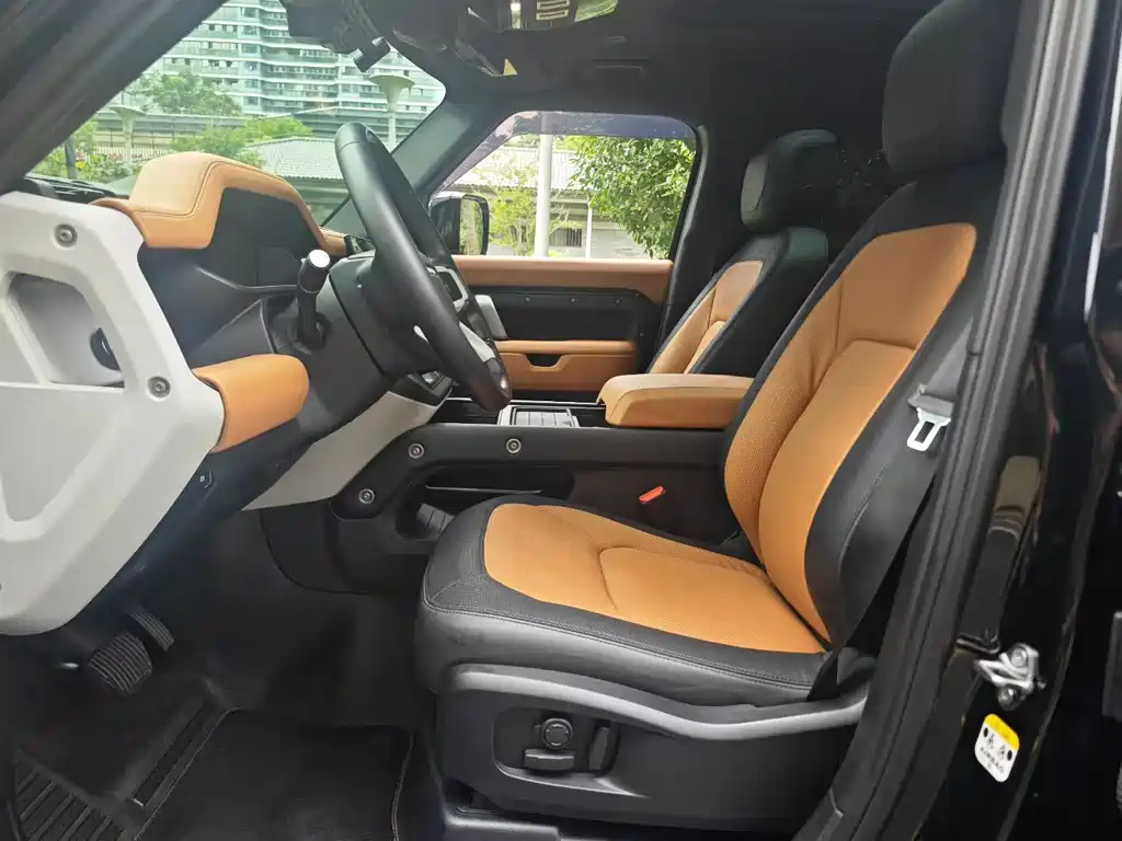 LAND ROVER  DEFENDER