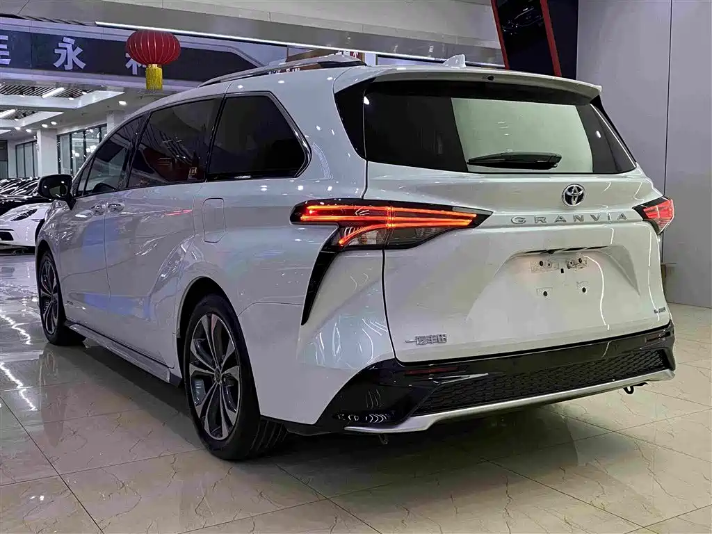 Toyota Granvia — миниатюра 17