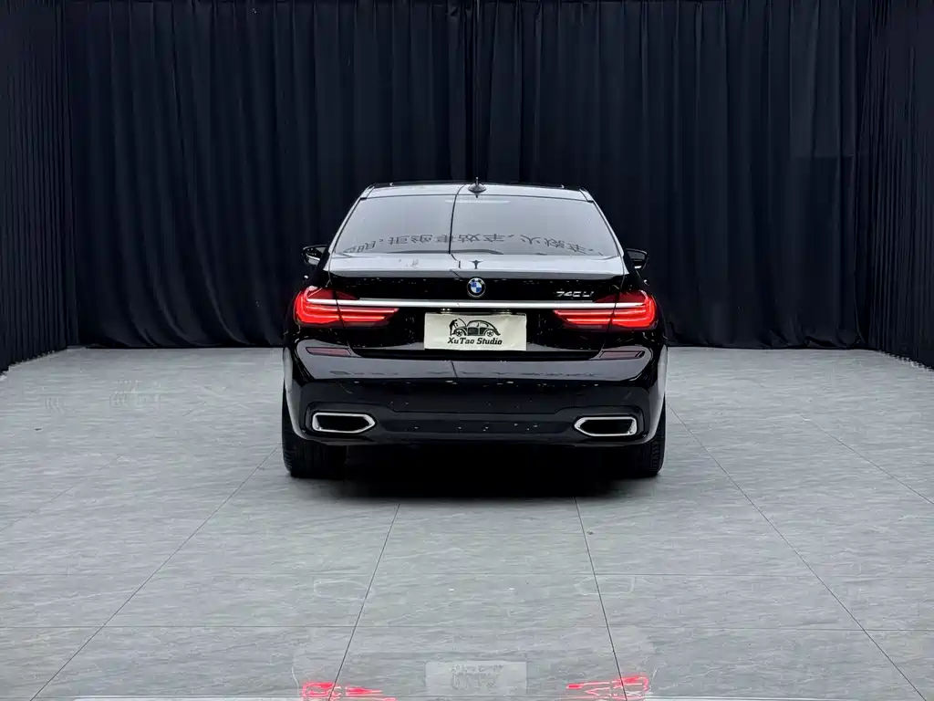 BMW 7 Series — миниатюра 4