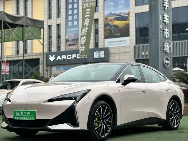 ARCFOX EXTREME FOX POLAR FOX ALPHA S5 2024