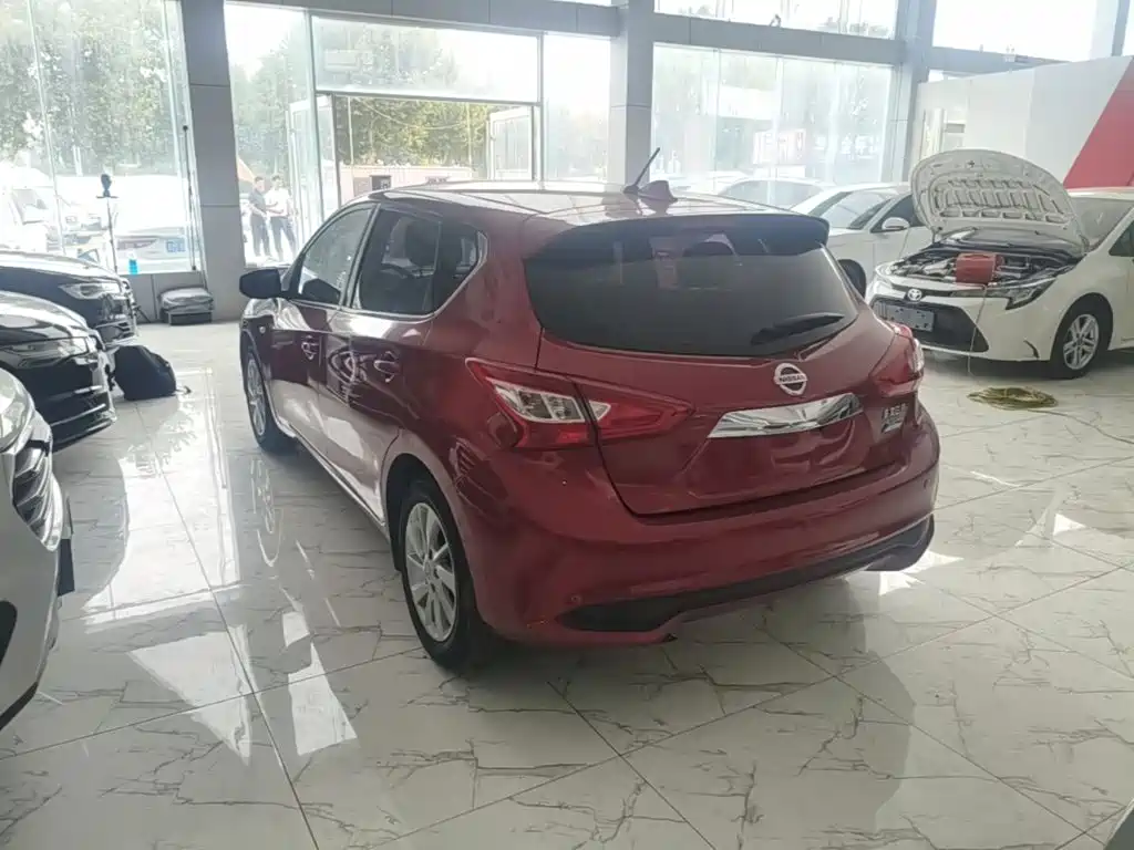 Nissan Tiida — миниатюра 5